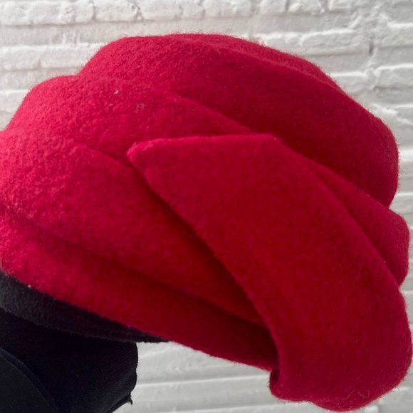 1920's Inspired Wool/Cashmere hat with satin lining and fleece ear flaps - Picture 1 of 4
